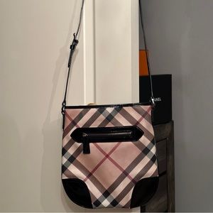 Burberry purse